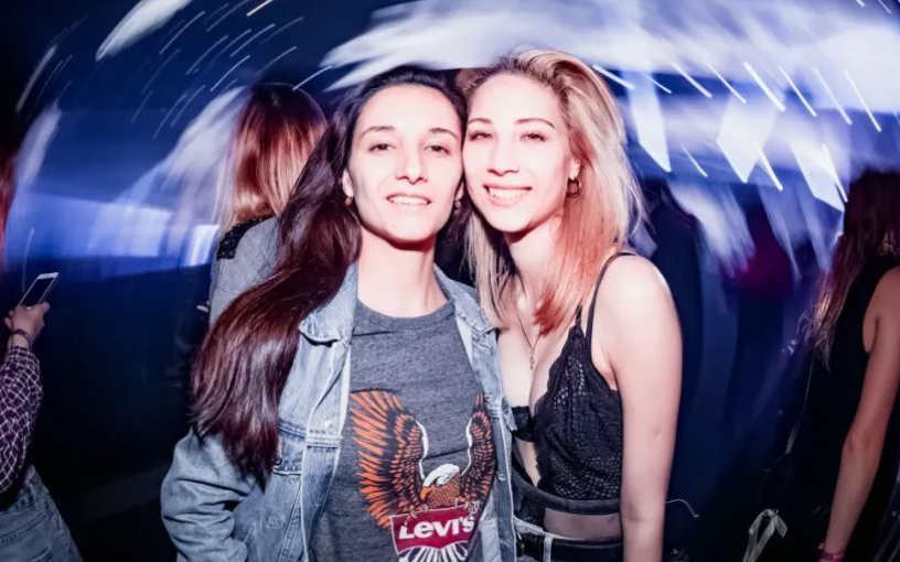 喜欢流行电音歌曲的女孩性格是什么样的?