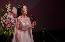 女高音