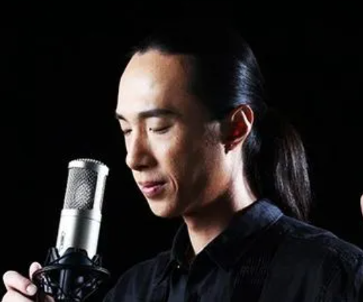低音炮磁性男歌手有谁?