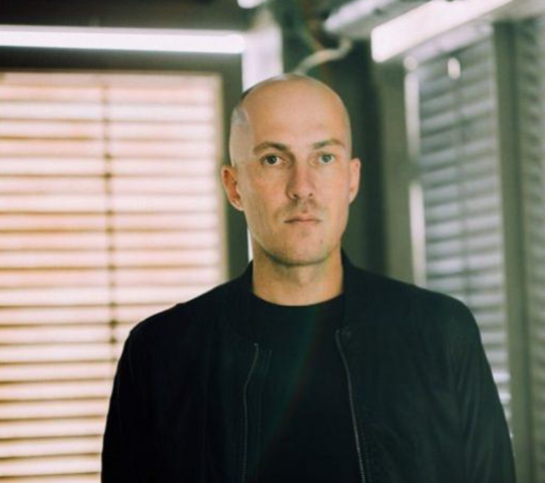 Julian Jeweil(DJ)