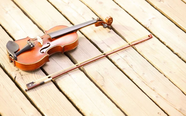 怎样判断小提琴的音色？